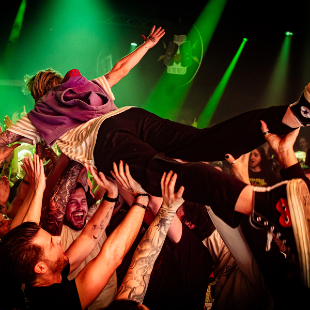 NO BARRIER Poppunk, Emo, Rock & Metalcore Party